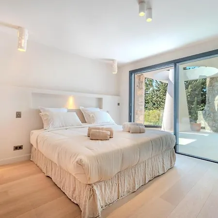 New Villa Parcdu Ferienhaus